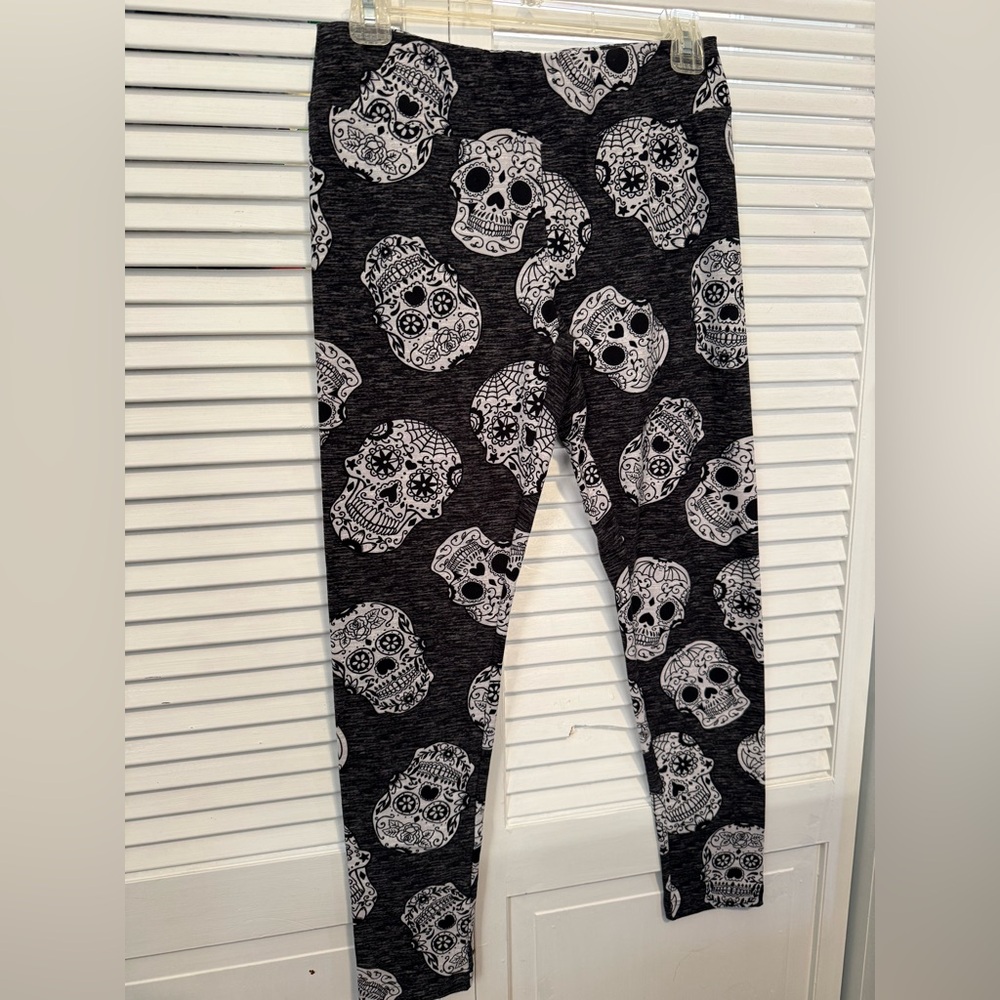 Black and White Skull Print Leggings